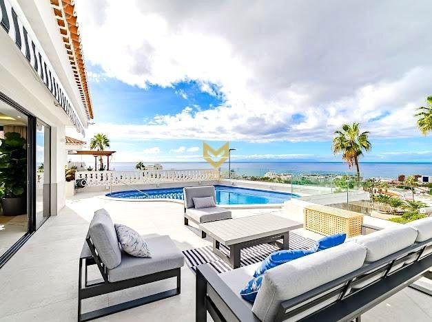 Villa in Costa Adeje, Adeje, Canary Islands 1 - 18196095