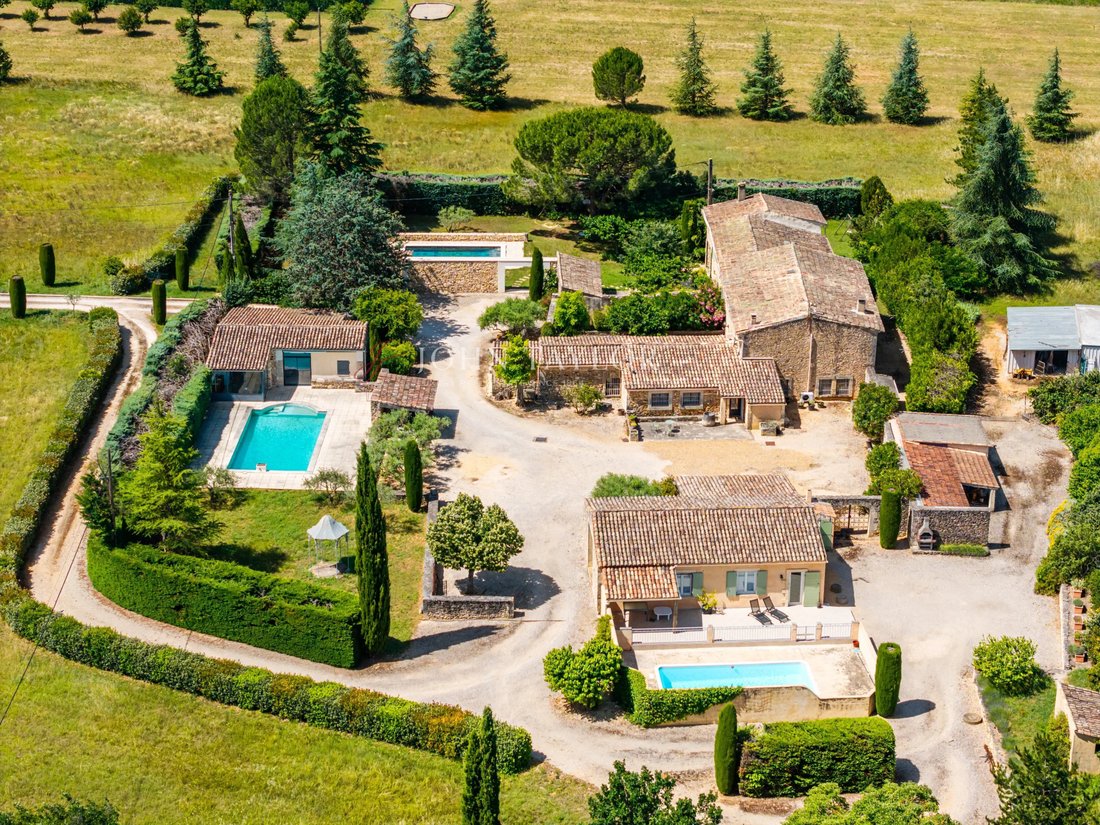 Country House in Bonnieux, Provence-Alpes-Côte d'Azur, France 2 - 18197402