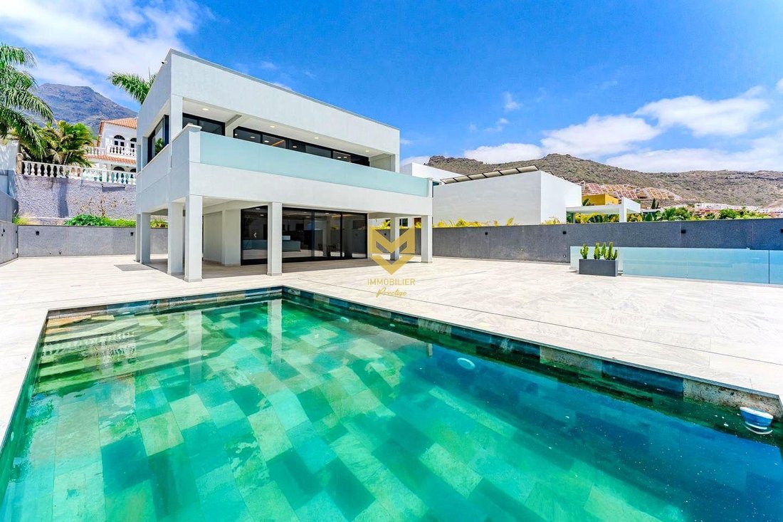 Villa in Costa Adeje, Adeje, Canary Islands 1 - 18196182
