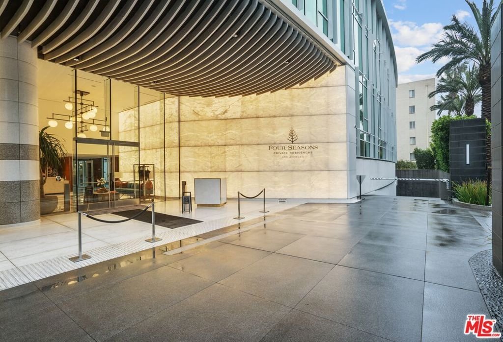 Condo in West Hollywood, California, United States 3 - 18196424