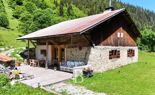 Chalet in Essert-Romand, Auvergne-Rhône-Alpes, France 1
