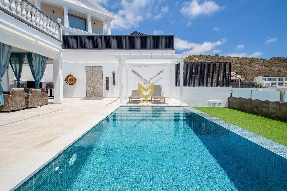 Villa in Costa Adeje, Adeje, Canary Islands 2 - 18196473