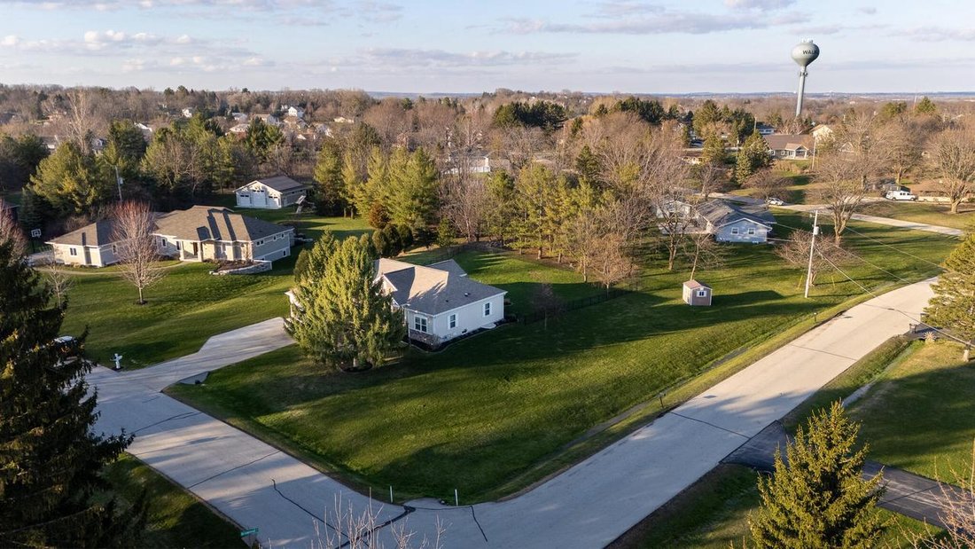 House in Waukesha, Wisconsin, United States 2 - 18196576