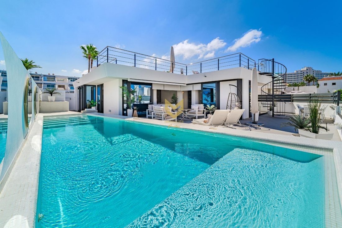 Villa in Costa Adeje, Adeje, Canary Islands 1 - 18196773