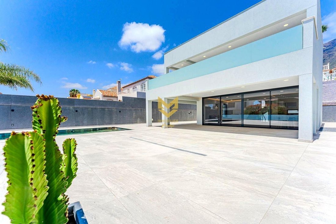 Villa in Costa Adeje, Adeje, Canary Islands 2 - 18196182