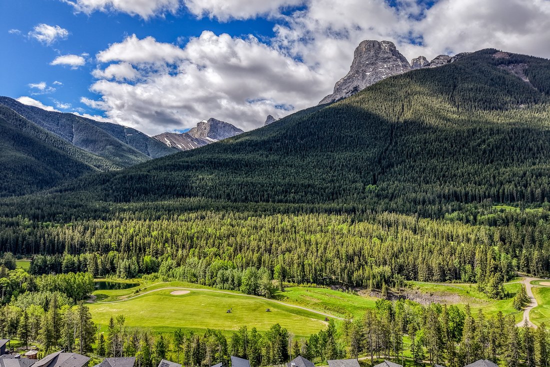 Condo in Canmore, Alberta, Canada 1 - 18197243