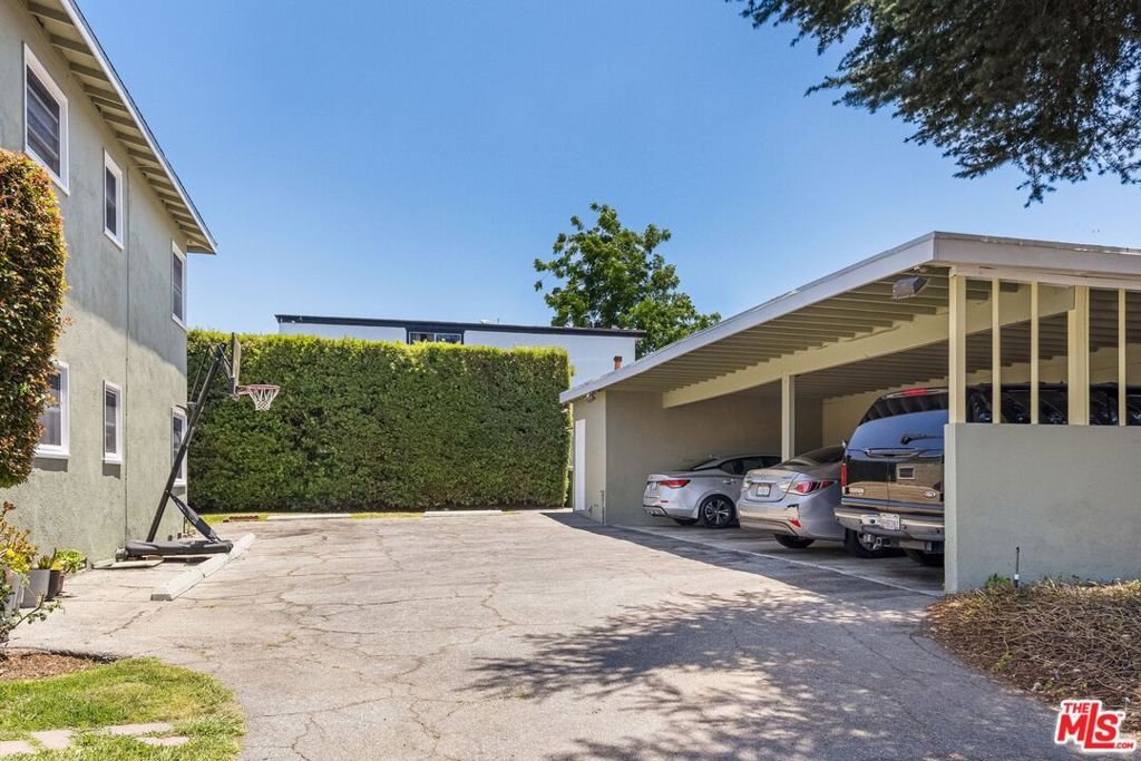 Los Angeles, California, United States 3 - 18196426