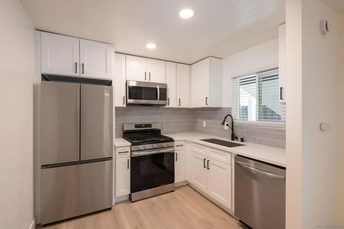 San Diego, California, United States 2 - 18196357
