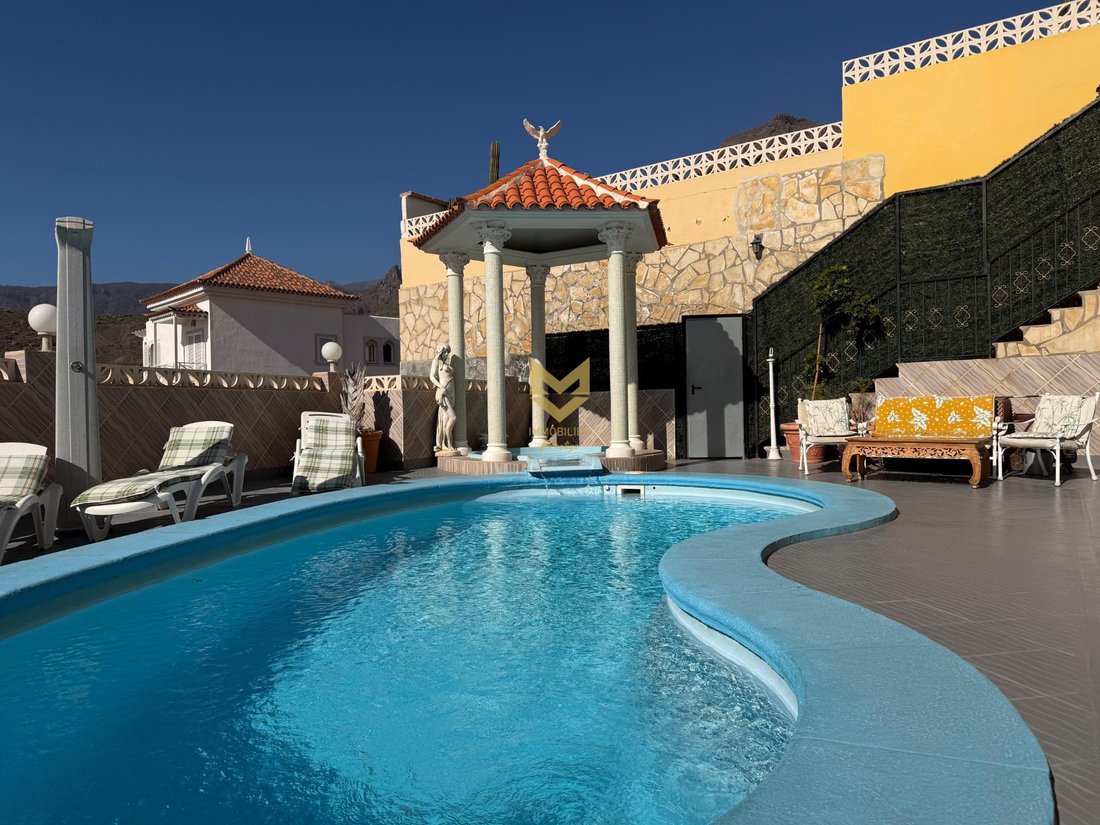 Villa in Costa Adeje, Adeje, Canary Islands 2 - 18196611