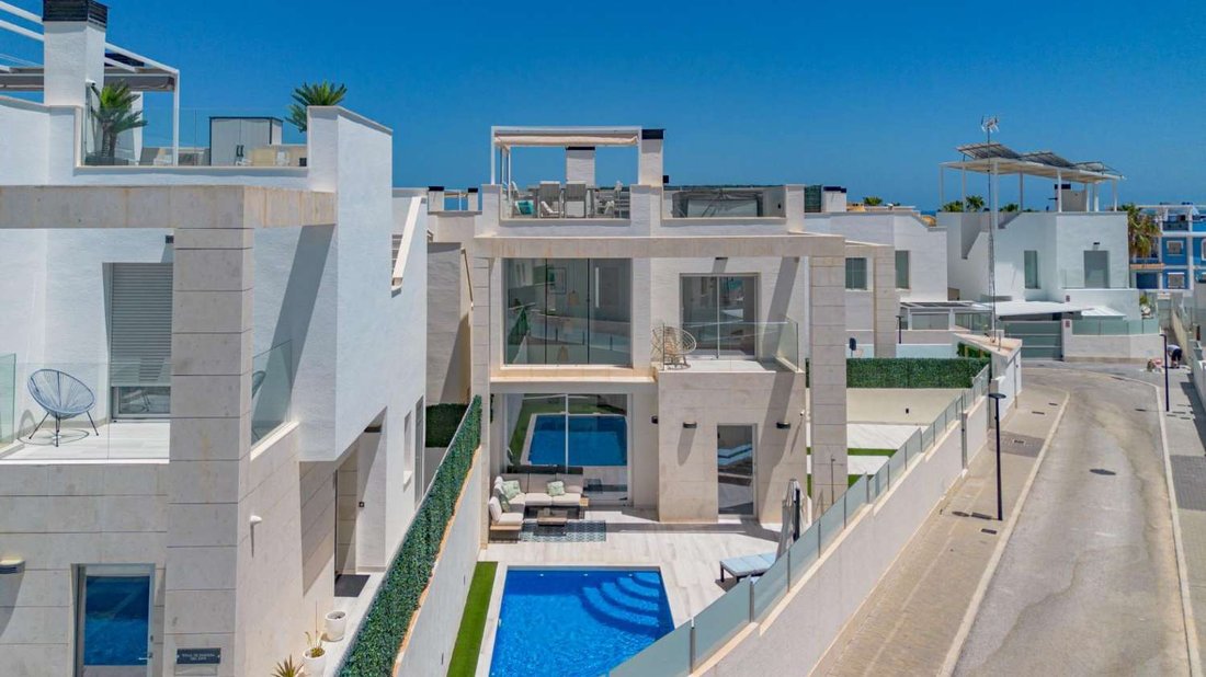 Villa in Orihuela, Valencian Community, Spain 1 - 18195969