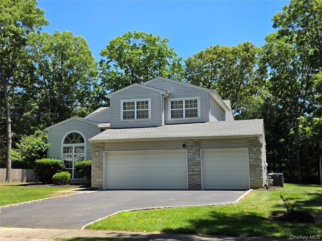 House in Lake Grove, New York, United States 1 - 17319778