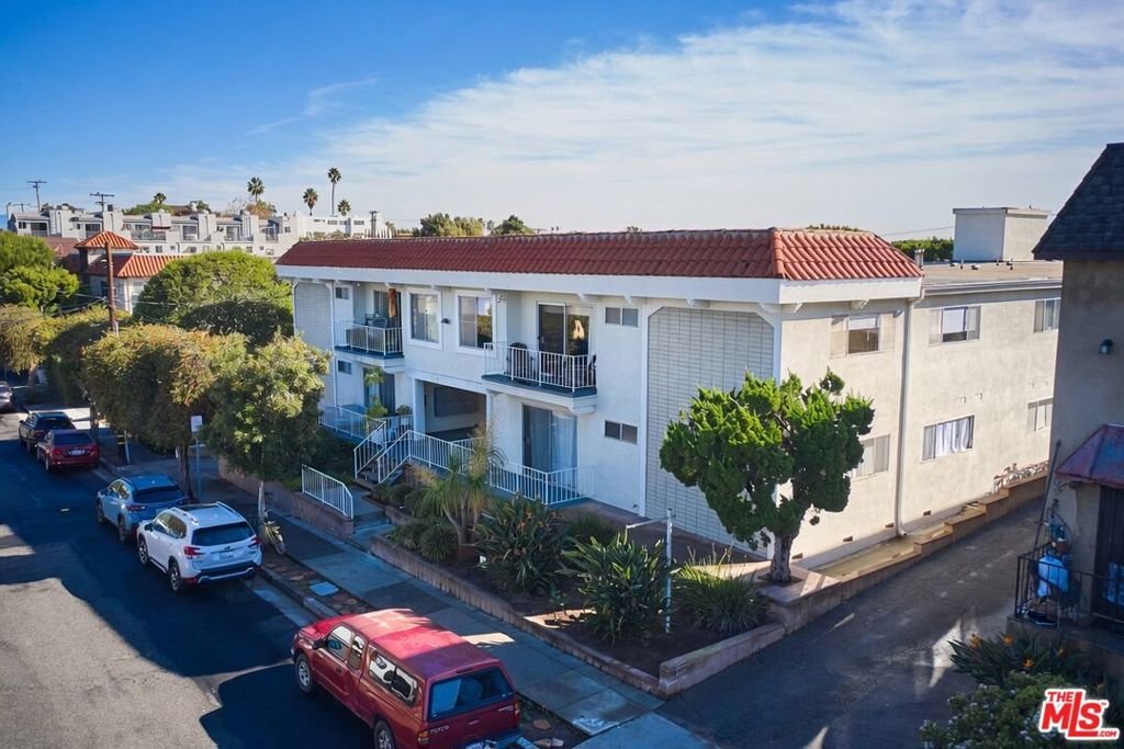 Santa Monica, California, United States 5 - 18196428