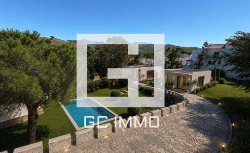 Villa in Roses, Catalonia, Spain 1