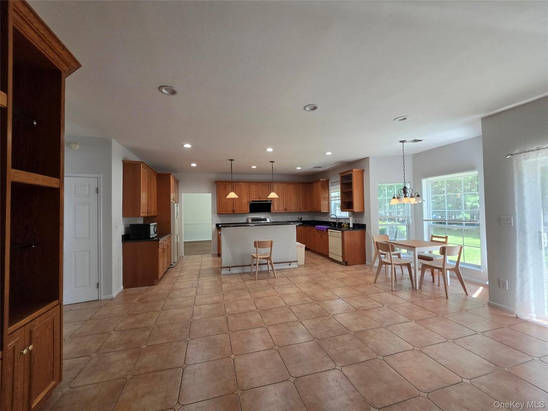 House in Lake Grove, New York, United States 5 - 17319778