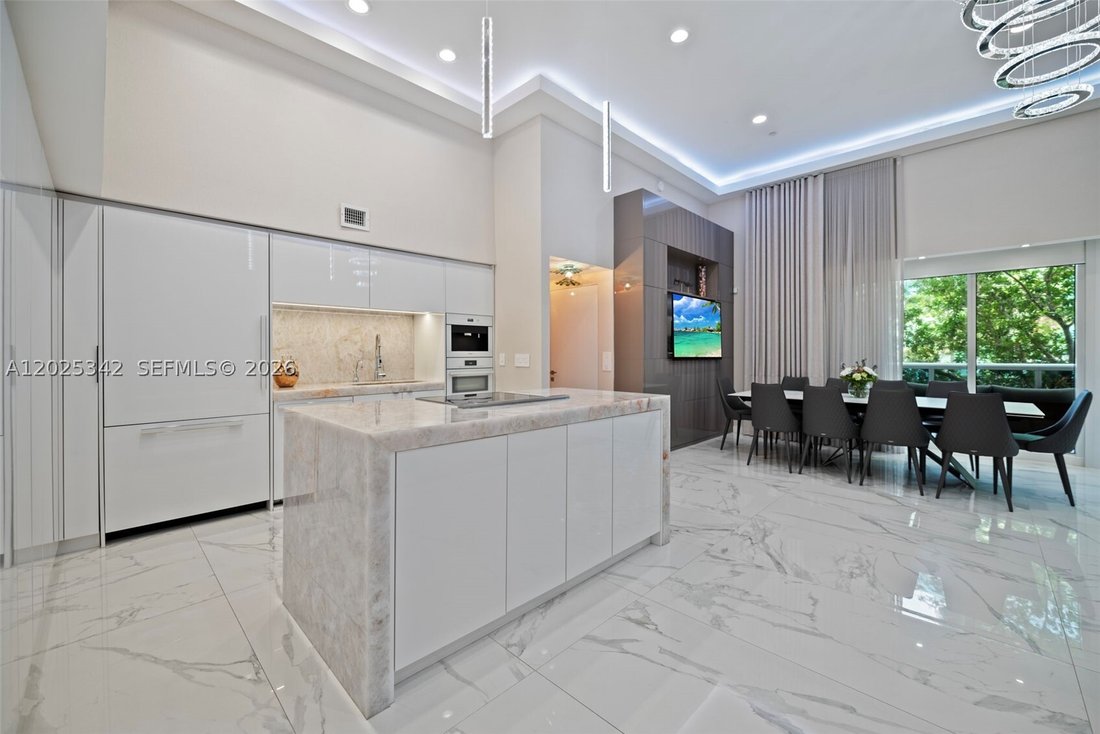 Condo in Hallandale Beach, Florida, United States 5 - 18007981
