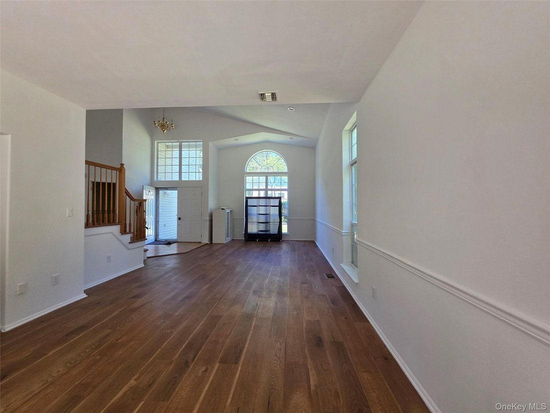 House in Lake Grove, New York, United States 3 - 17319778