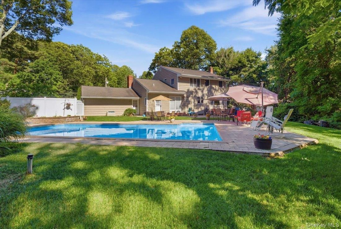 House in Huntington Station, New York, United States 5 - 18196642