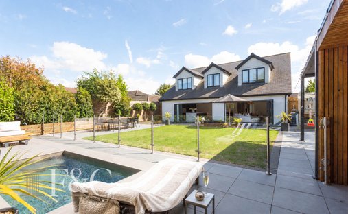 House in Cheshunt, England 1