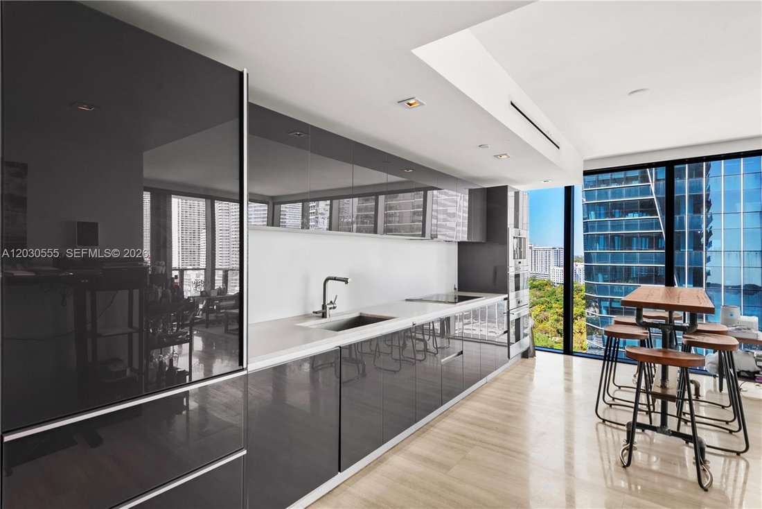 Condo in Miami, Florida, United States 3 - 18198147