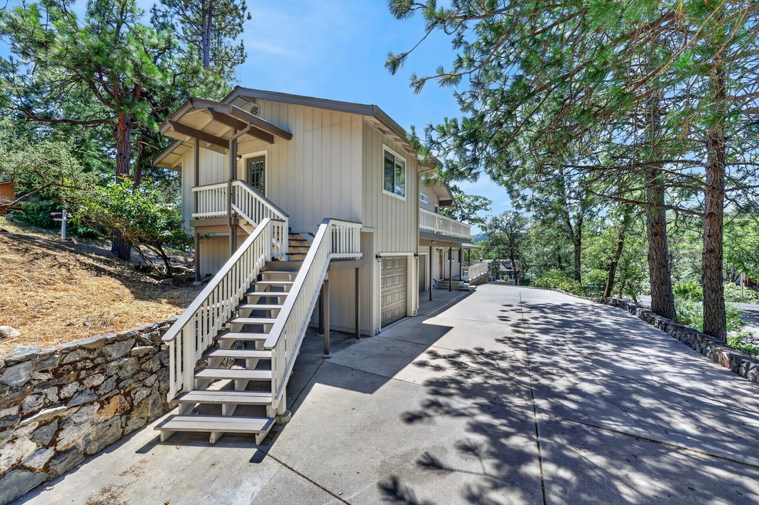 Auburn, California, United States 4 - 18198035