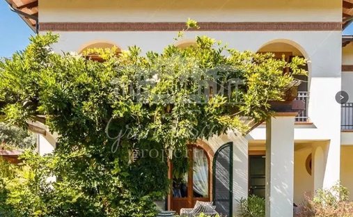 Villa in Vittoria Apuana, Forte dei Marmi, Tuscany 1