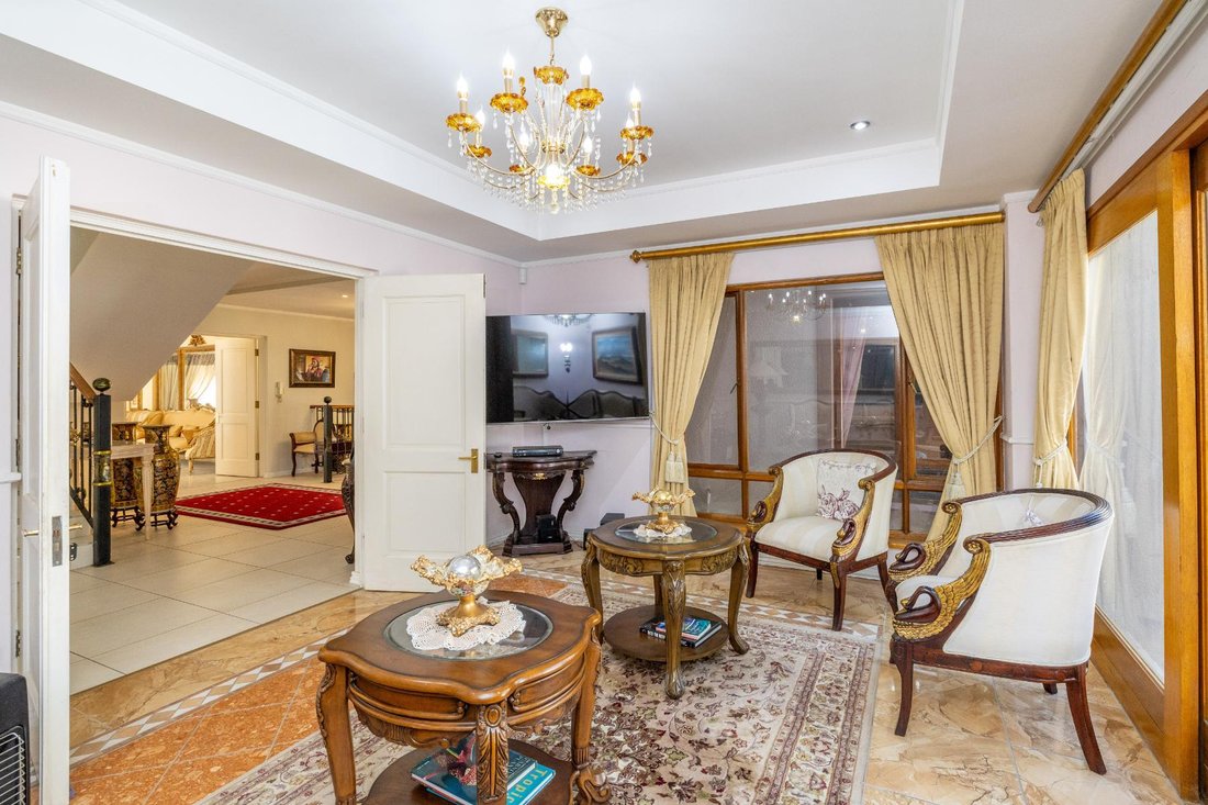 House in Sandton, Gauteng, South Africa 5 - 18198046