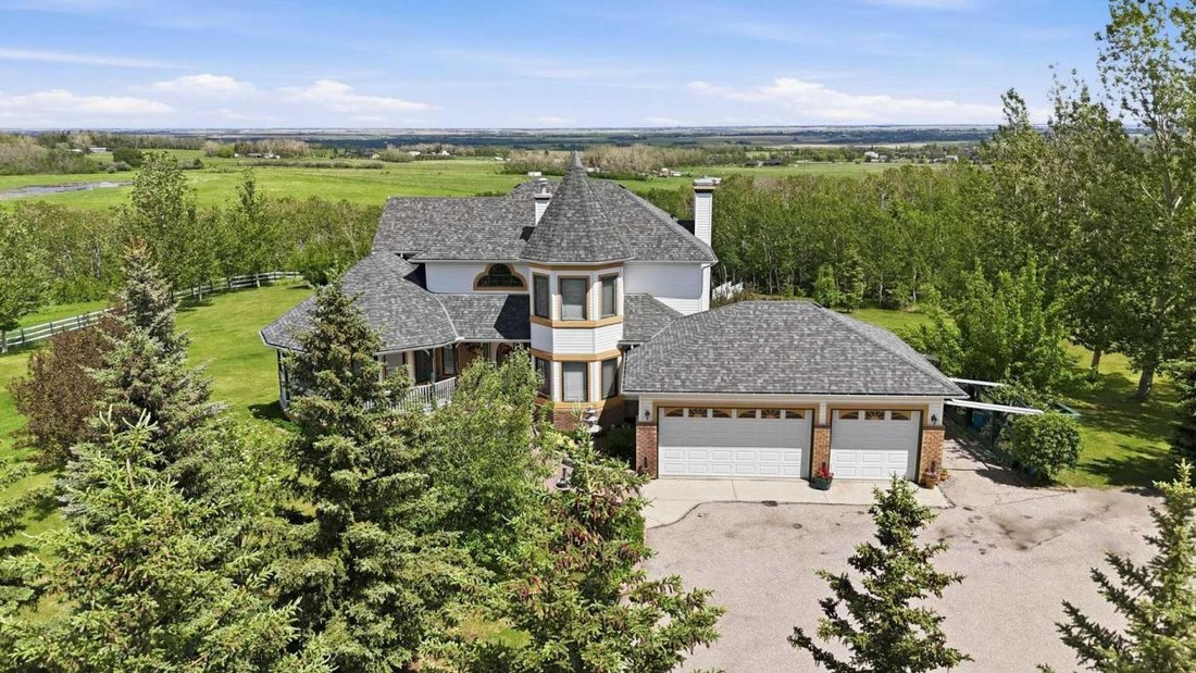 House in De Winton, Alberta, Canada 1 - 18197863