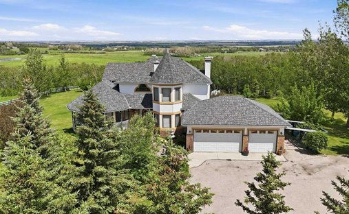 House in De Winton, Alberta, Canada 1