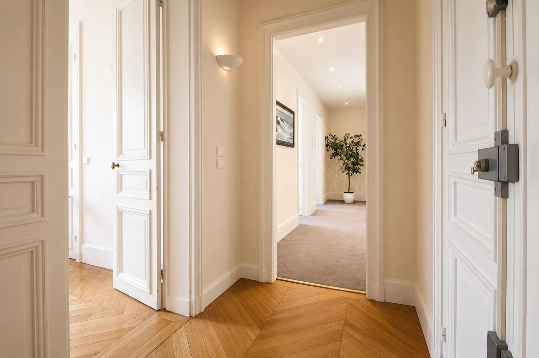 Apartment in Notre Dame, Versailles, France 3 - 17558235