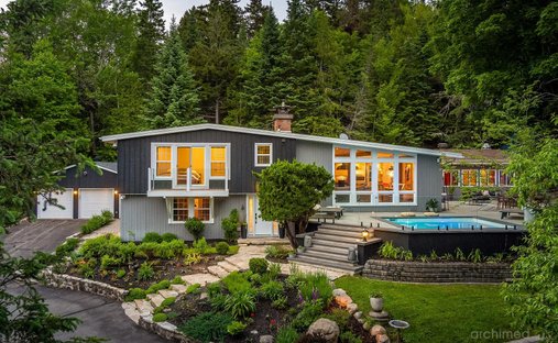 House in Sainte-Marguerite-du-Lac-Masson, Quebec, Canada 1