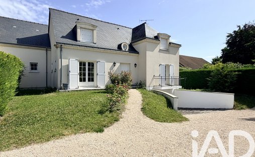 House in Orbelière, Olivet, France 1