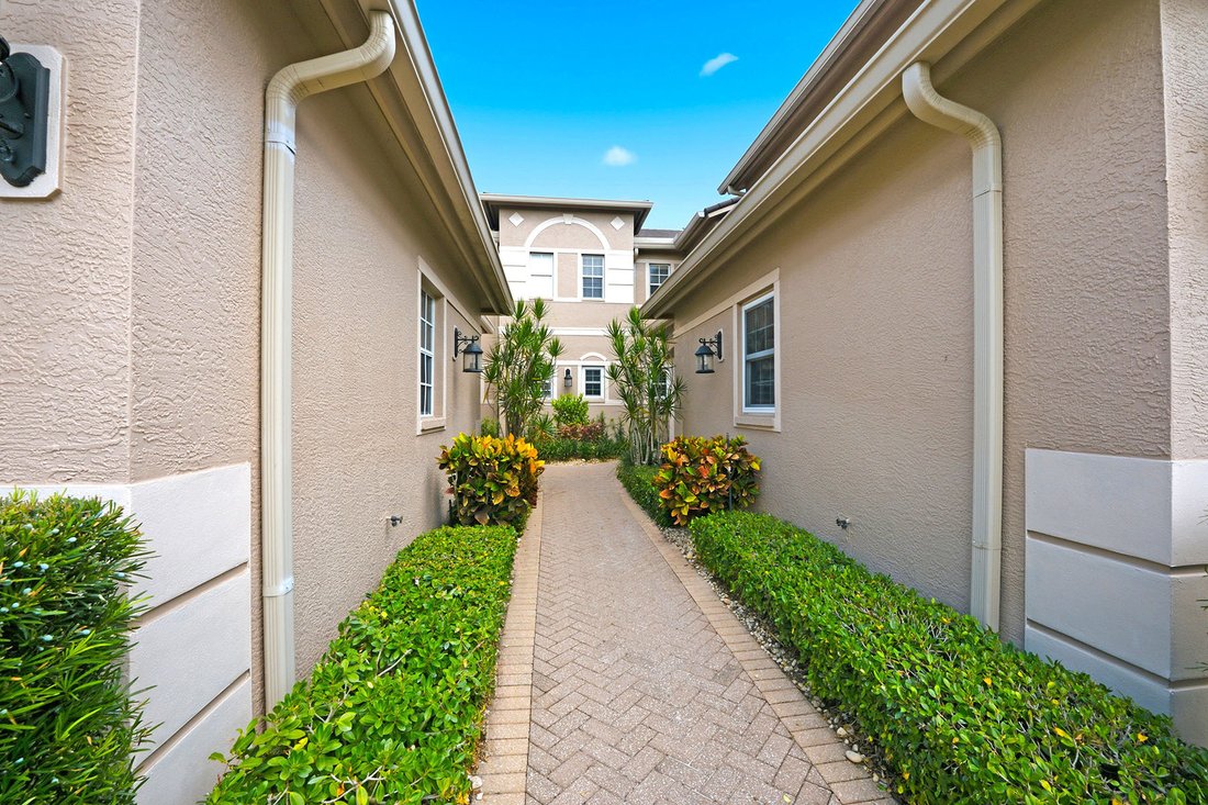 Eigentumswohnung in Naples, Florida, Vereinigte Staaten 2 - 18197745