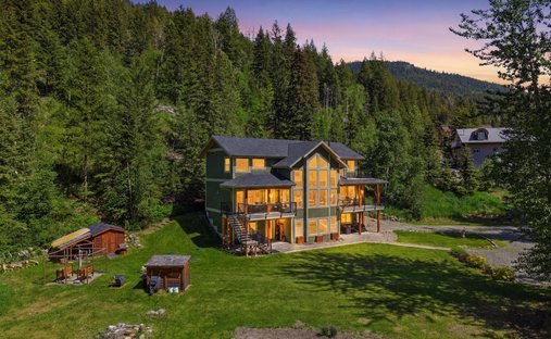 House in Whitecroft, British Columbia, Canada 1