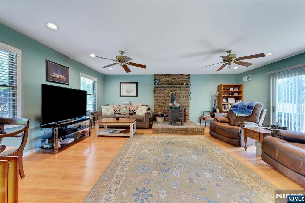 Hillsborough, New Jersey, United States 3 - 18198003