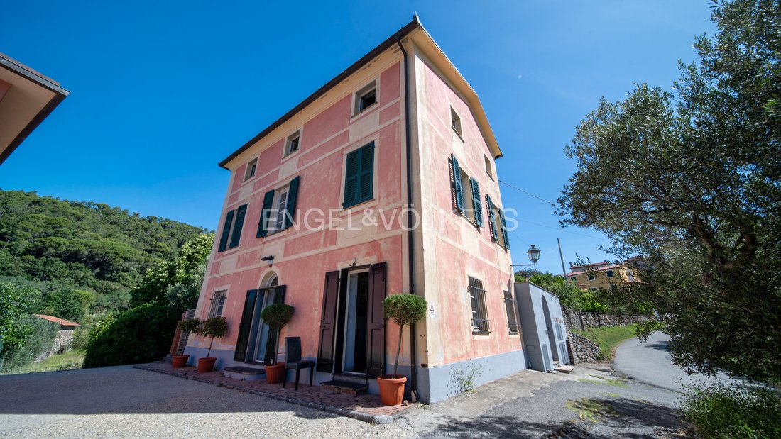 Villa in Castiglione Chiavarese, Liguria, Italy 1 - 18199273