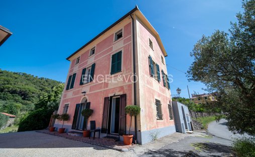 Villa in Castiglione Chiavarese, Liguria, Italy 1