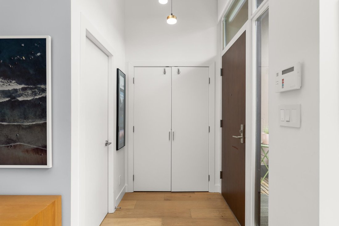 Condo in Vancouver, British Columbia, Canada 2 - 18205563