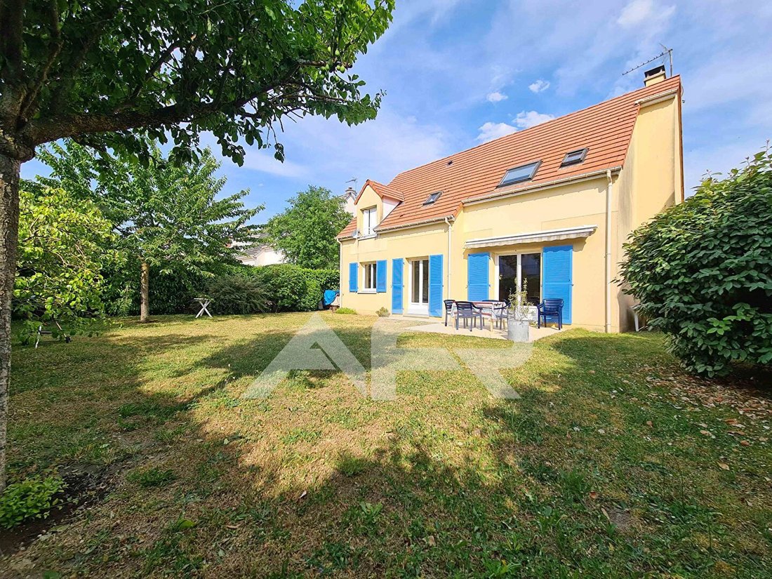 House in Chatou, Ile-de-France, France 1 - 18204194