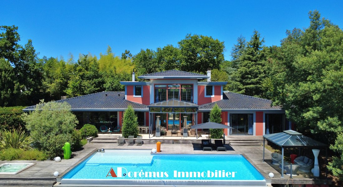 Villa in Bouliac, Nouvelle-Aquitaine, France 1 - 16562770