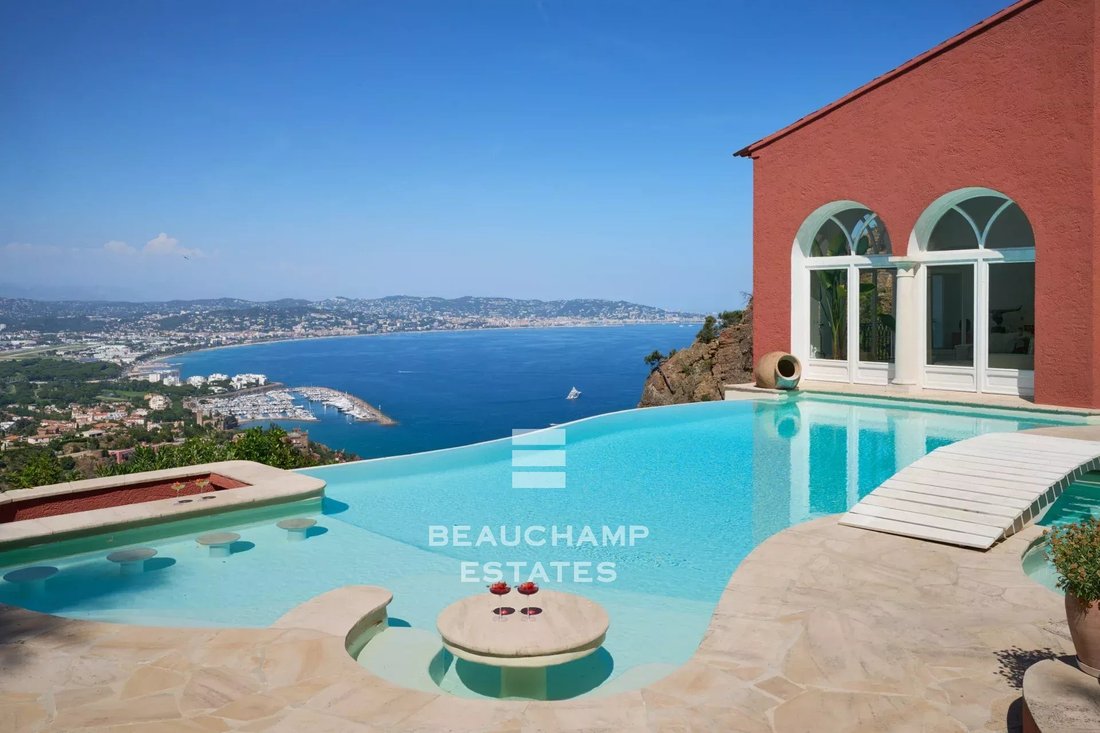 Villa in Théoule-sur-Mer, Provence-Alpes-Côte d'Azur, Frankreich 1 - 18027606