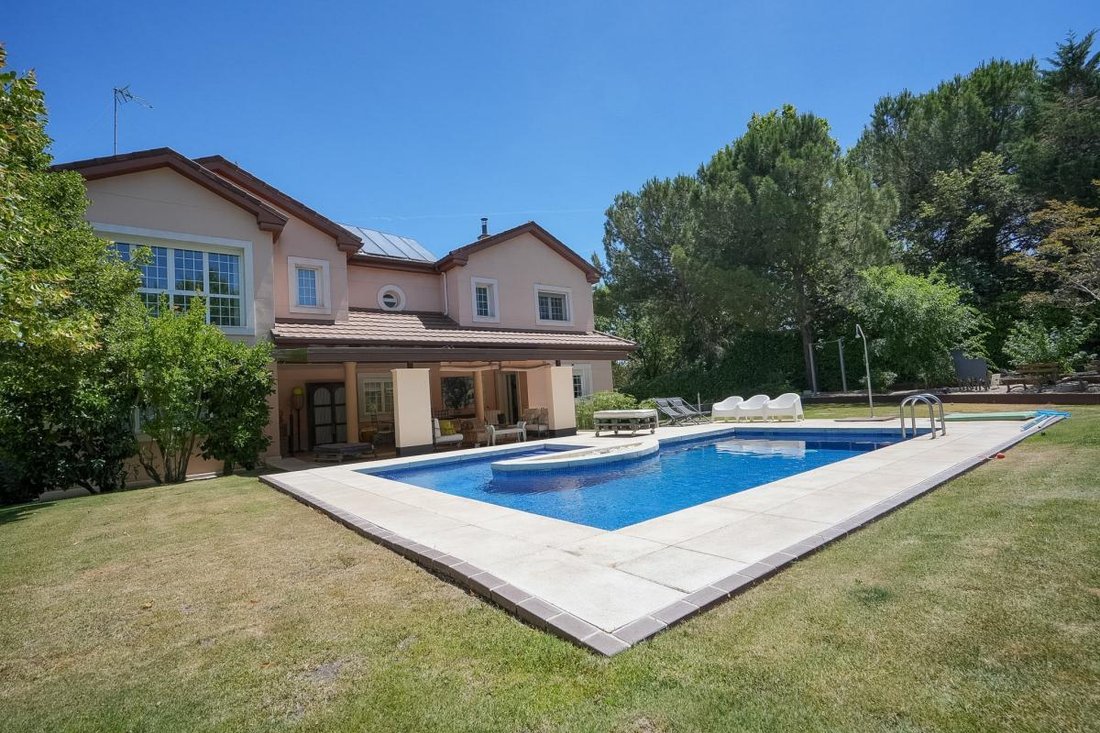 Casa a Boadilla del Monte, Madrid, Spagna 3 - 18071510