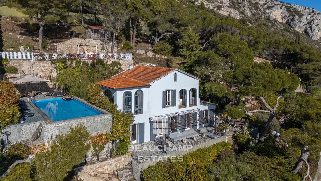 Villa in Èze, Provence-Alpes-Côte d'Azur, France 1 - 17068710