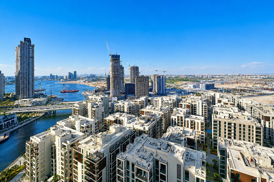 Apartment in Riggat Al Buteen, Dubai, United Arab Emirates 1 - 16884396