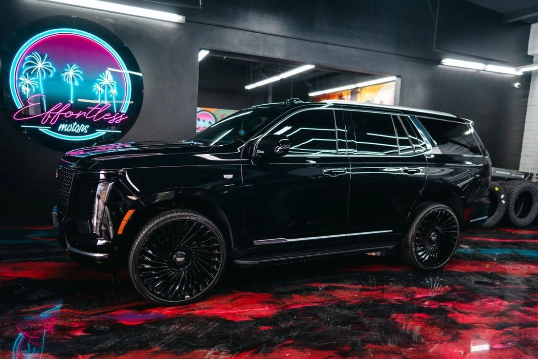 Suv in Riverside, CA, United States 3 - 16848135