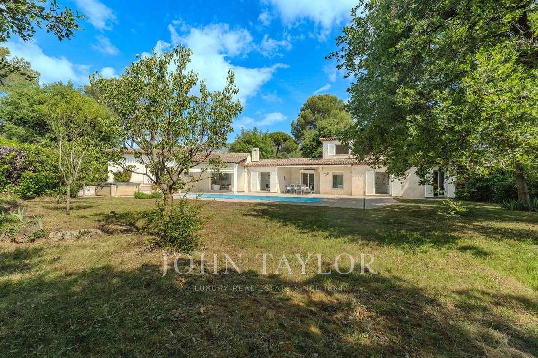 Villa in Nord, Roquefort-les-Pins, France 3 - 18201515