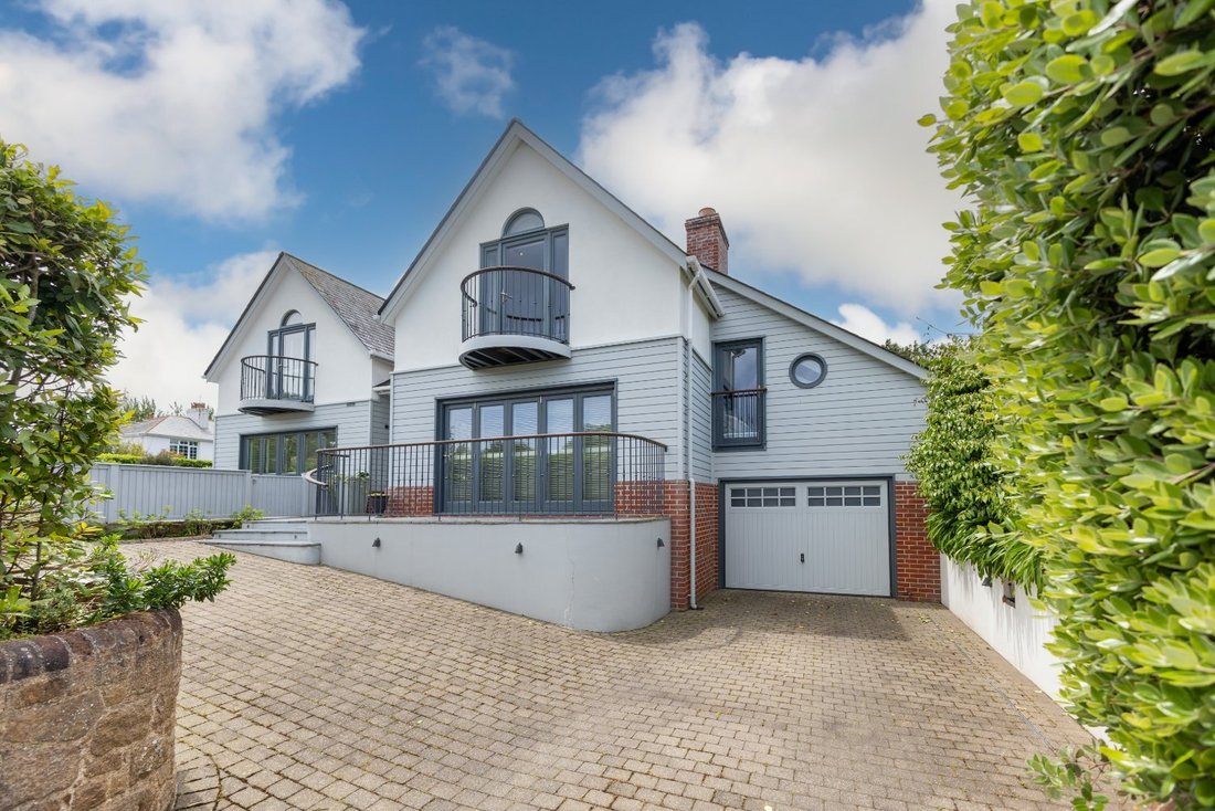 House in United Kingdom 1 - 18199793