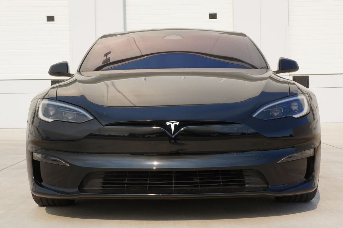 Sedan in Opa Locka, FL, United States 3 - 18206061