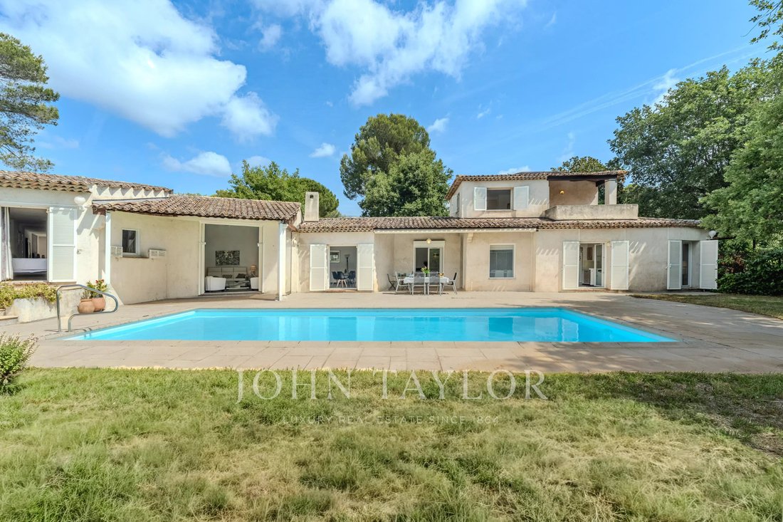 Villa in Nord, Roquefort-les-Pins, France 2 - 18201515