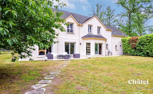 House in Ouest, Lamorlaye, France 1