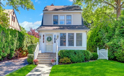 House in Garden City, New York, United States 1